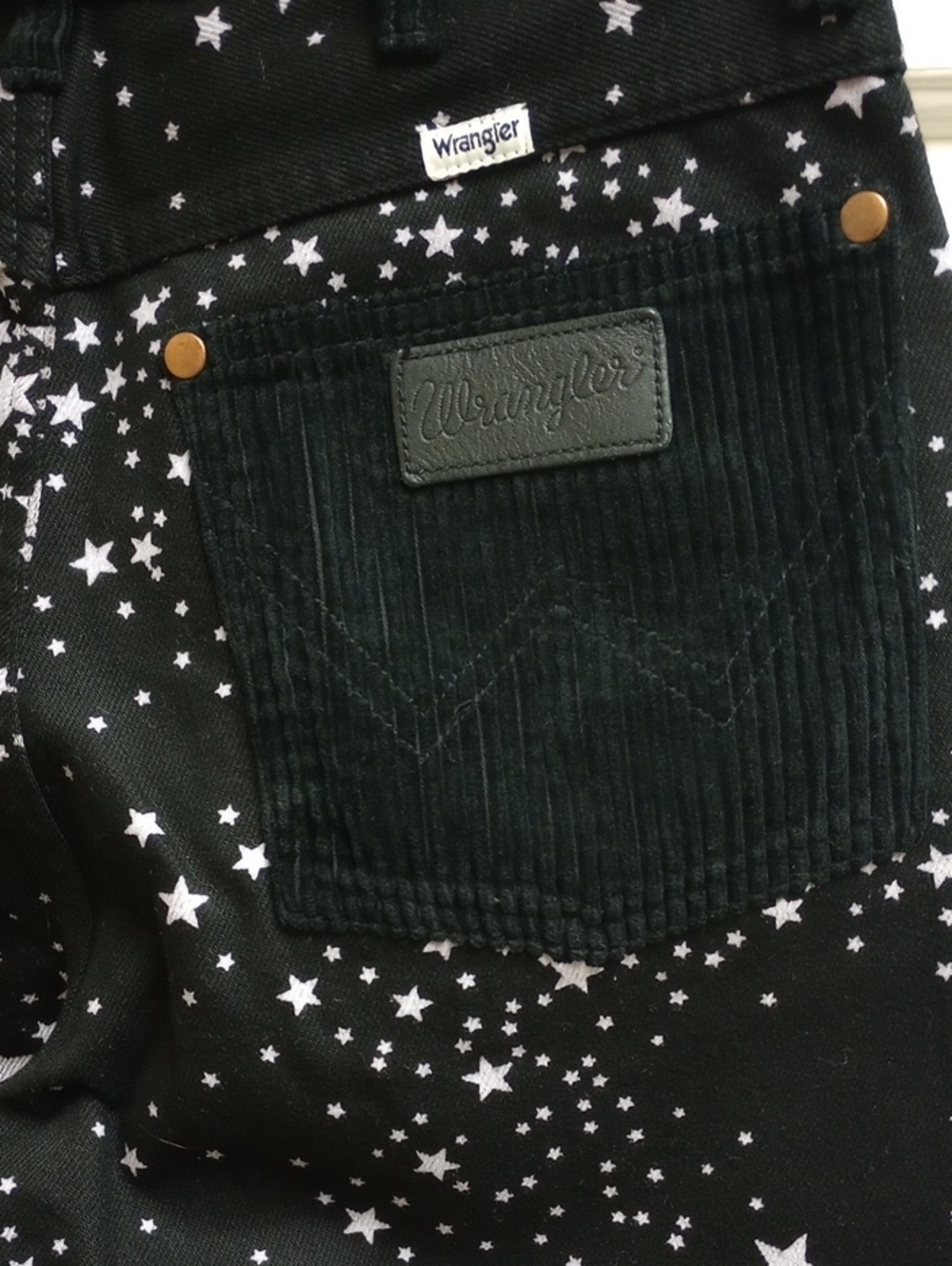 🆕⭐ WRANGLER "WANDERER" BLACK FLARE WIDE HIGH RISE JEANS WITH WHITE STARS⭐ - Picture 9 of 15